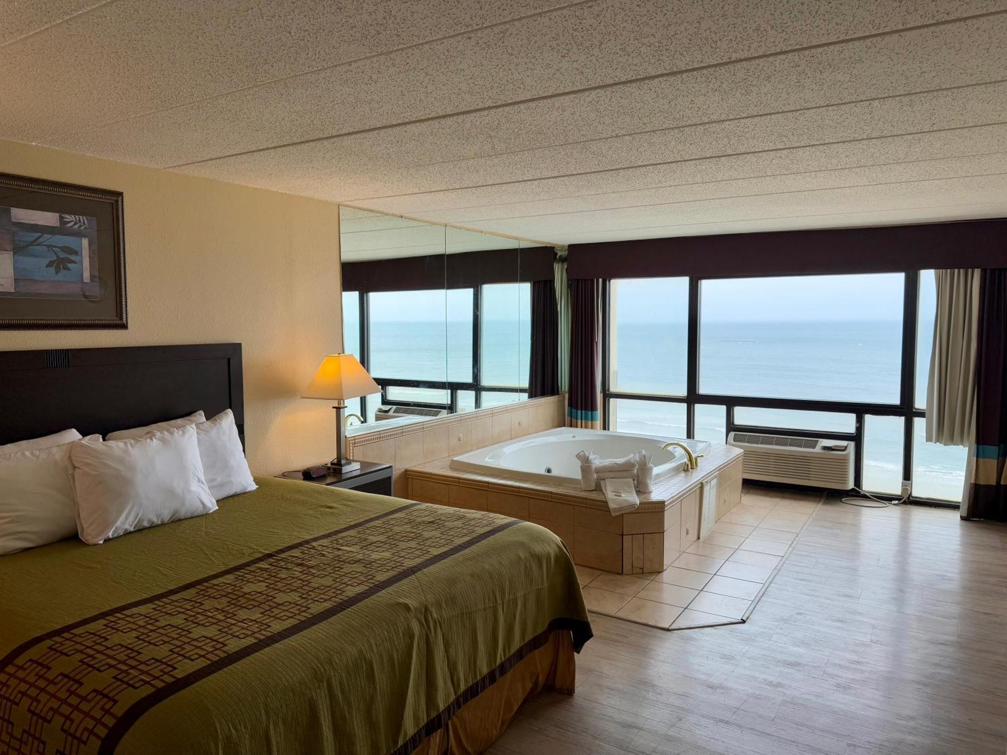 Travelodge By Wyndham Suites Virginia Beach Oceanfront Exterior foto