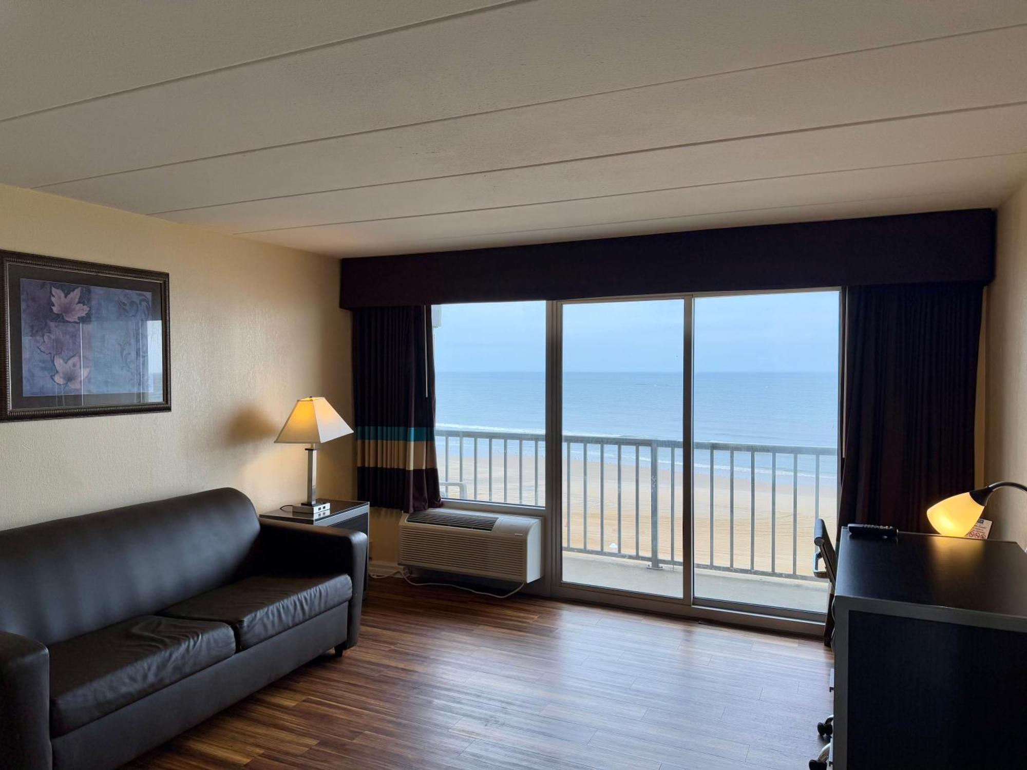 Travelodge By Wyndham Suites Virginia Beach Oceanfront Exterior foto